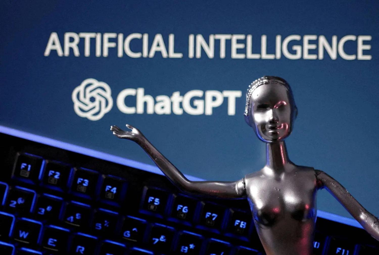 دراسة: الاستخدام المفرط لـ ChatGPT يسبب الإدمان على الروبوت